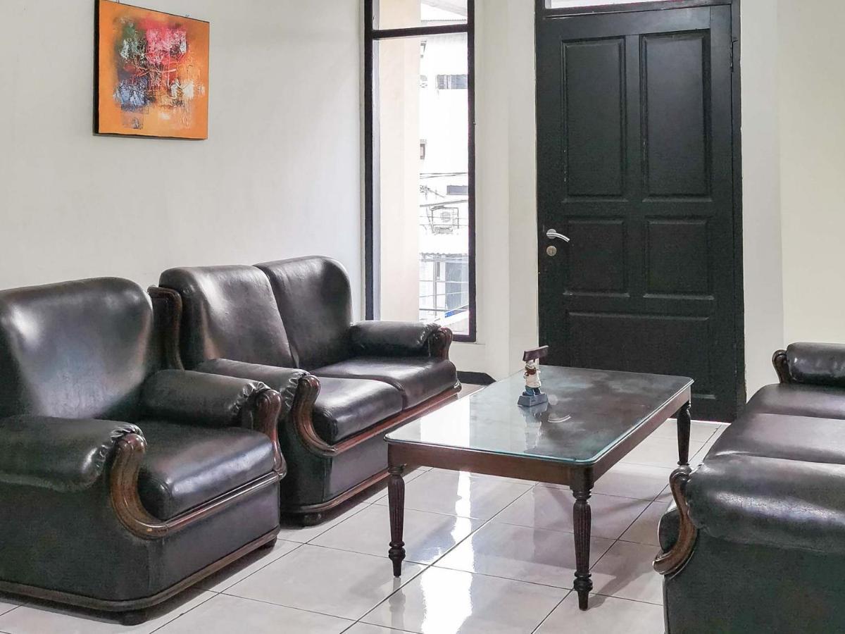 My Hommy Homestay Mitra Reddoorz Surabaya Exterior foto