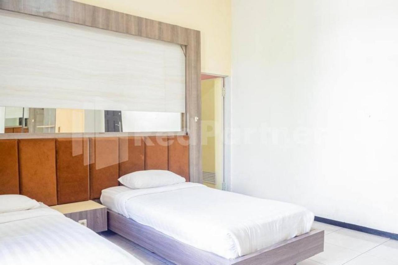 My Hommy Homestay Mitra Reddoorz Surabaya Exterior foto