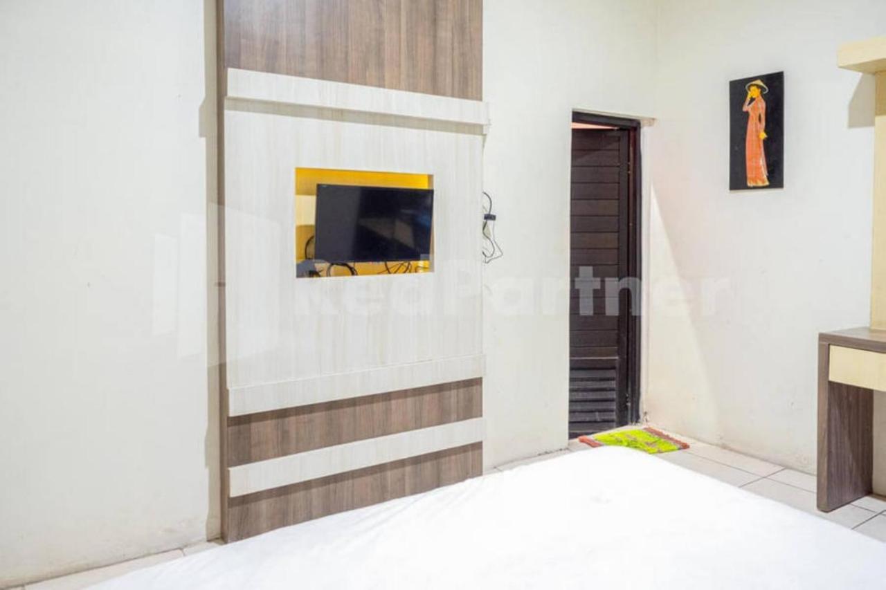 My Hommy Homestay Mitra Reddoorz Surabaya Exterior foto